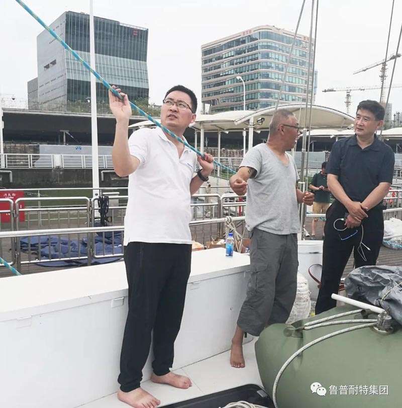 Man circumnavigates Arctic Ocean without stopping 4