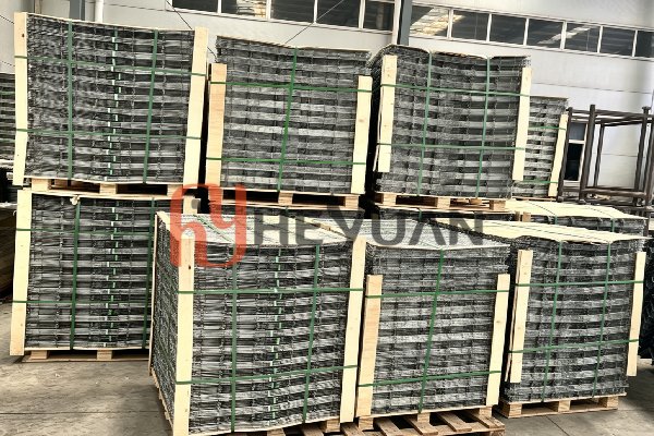 cage mesh packed for loading container
